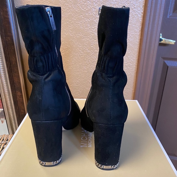 ‼️‼️‼️SALE‼️‼️‼️Michael Kors booties!!! - Picture 1 of 5